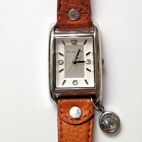 Michael Kors MK2165 Watch - Picture 2 of 4